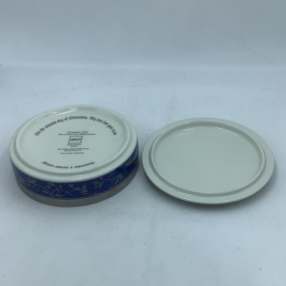 Mikasa Christmas 1999 Twelve Days of Christmas Swan  Porcelain Trinket Box - Picture 3 of 5